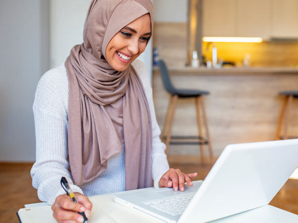 ASI members get access to research, education courses, information and virtual and live events to help them be successful. Image shows a woman smiling at an open laptop screen.