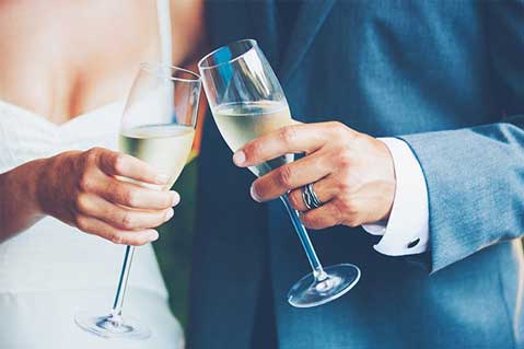 7 Ways to Secure Wedding Sales With Drinkware